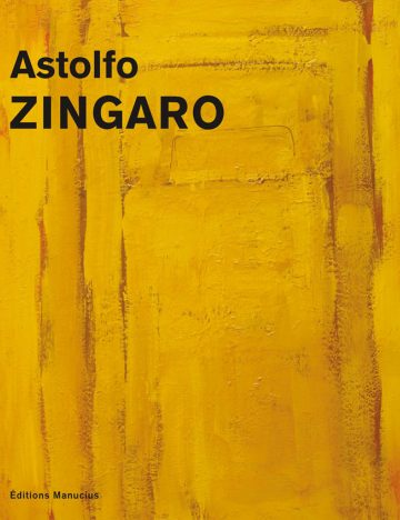 Couverture de livre illustrée par une peinture abstraite aux textures épaisses dans les tons jaune et ocre. En haut à gauche, le nom de l'auteur et le titre sont inscrits en caractères sans serif noirs sur deux lignes : « Astolfo / ZINGARO ». Tout en bas à gauche, le nom de l'éditeur figure en caractères sans serif noirs plus petits : « Éditions Manucius ».