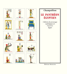 Illustration du Panthéon égyptien selon Champollion : une grille colorée de 20 divinités et figures mythologiques de l'Égypte ancienne, incluant des dieux à tête d'oiseau, de chacal, de faucon et d'autres animaux, entourés d'hiéroglyphes et de symboles. Titre central en rouge : « LE PANTHÉON ÉGYPTIEN », avec mention « Collection des personnages mythologiques de l'ancienne Egypte » et éditeur « Éditions Manucius ».