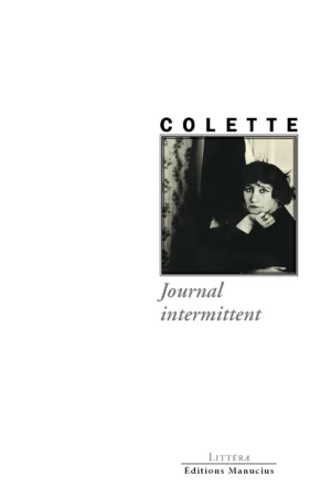 Couverture du livre Journal intermittent de Colette. Au centre, une photographie en noir et blanc de Colette, assise, le menton appuyé sur sa main, regardant le spectateur avec une expression pensive. Son nom apparaît en lettres noires au-dessus de l'image, tandis que le titre figure en italique gris en dessous. En bas de la couverture sont indiqués la collection « Littéra » et le logo des Éditions Manucius.