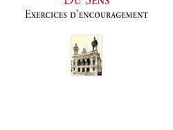 Couverture de livre dépouillée sur fond blanc uni. En haut, centré, le nom de l'auteur est inscrit en caractères serif noirs : « Denis Guénoun ». Au centre, le titre principal est écrit en grands caractères serif majuscules sur deux lignes : « DU SENS » en rouge, suivi de « EXERCICES D’ENCOURAGEMENT » en noir, surmontant une petite illustration rectangulaire verticale représentant la façade d'un bâtiment classique. Tout en bas, au-dessus de deux fins filets rouges et noirs horizontaux, le nom de la collection figure en petites majuscules serif rouges : « LE MARTEAU SANS MAÎTRE », et en dessous, le nom de l'éditeur en italique serif noir : « Éditions Manucius ».