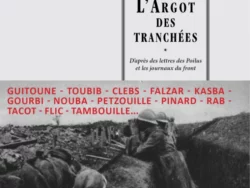 Couverture du livre L'Argot des tranchées de Lazare Sainéan, sous-titré « D'après des lettres des Poilus et les journaux du front ». En haut, un encadré reproduit la page de titre de l'ouvrage. En dessous, une liste de mots d'argot en rouge (guitoune, toubib, clebs, falzar, kasba, gourbi, nouba, petzouille, pinard, rab, tacot, flic, tambouille...) se superpose à une photographie noir et blanc de soldats dans une tranchée pendant la Première Guerre mondiale.