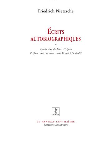 Ecrits autobiographiques Couverture de livre d'aspect épuré sur fond blanc uni. En haut, centré, se trouve le nom de l'auteur en caractères serif : « Friedrich Nietzsche ». Le titre principal est écrit au centre en grands caractères serif majuscules rouges sur deux lignes : « ÉCRITS / AUTOBIOGRAPHIQUES », séparé des mentions d'édition par un astérisque central : « * ». En dessous figurent les mentions en italique : « Traduction de Marc Crépon / Préface, notes et annexes de Yannick Souladié ». Vers le bas, une petite vignette carrée présente un logo gravé en noir et blanc. En dessous, souligné d'un liseré rouge, le nom de la collection est écrit en majuscules rouges : « LE MARTEAU SANS MAÎTRE ». Tout en bas, figure le nom de l'éditeur en italique : « Éditions Manucius ».