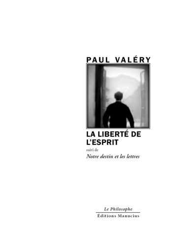La liberté de l'esprit Couverture du livre « La Liberté de l'esprit » de Paul Valéry. L'illustration centrale encadrée montre une photographie en noir et blanc de la silhouette d'un homme de dos, regardant par une porte-fenêtre ouverte sur un paysage montagneux. Le nom de l'auteur « PAUL VALÉRY » est inscrit en capitales noires au-dessus du cadre, et le titre principal « LA LIBERTÉ DE L'ESPRIT » apparaît en grandes lettres capitales noires en dessous, suivi des mentions « suivi de » et « Notre destin et les lettres » en italique. En bas de page figurent la collection « Le Philosophe » et l'éditeur « Éditions Manucius ».