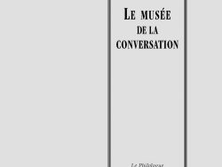 Couverture de livre d'aspect sobre et classique, de couleur gris clair. Sur la partie droite, un grand rectangle à double bordure noire encadre le texte. En haut de ce cadre, centré, se trouve le nom de l'auteur : « Roger Alexandre ». En dessous, le titre principal est écrit en grands caractères majuscules noirs : « LE MUSÉE DE LA CONVERSATION ». En bas du cadre, on lit le nom de la collection « Le Philologue », puis juste en dessous, en dehors du cadre, le nom de l'éditeur « Éditions Manucius ».