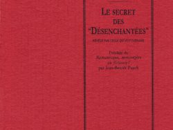 Couverture de livre d'aspect sobre et classique sur fond rouge structuré uni. Sur la partie droite, un grand cadre vertical à double bordure noire contient l'ensemble du texte. En haut du cadre, centré, se trouve le nom de l'auteur en caractères serif : « Marc Hélys ». En dessous, le surtitre est écrit en petites majuscules serif noires : « L’ENVERS D’UN ROMAN ». Le titre principal est écrit au centre en majuscules noirs sur trois lignes : « LE SECRET / DES / “DÉSENCHANTÉES” », suivi du sous-titre en petites majuscules : « RÉVÉLÉ PAR CELLE QUI FUT DJÉNANE ». En dessous figure la mention en italique : « Précédé de / Romanesque, mensongère / ou fictieuse ? / par Jean-Benoît Puech ». En bas, à l'intérieur du cadre, le nom de la collection est écrit en italique : « Le Philosophe » (ou « LITTÉRA » en petites majuscules). En bas à droite, à l'extérieur du cadre, figure le nom de l'éditeur : « Éditions Manucius ».