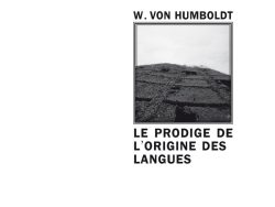 Couverture de livre d'aspect sobre et moderne sur fond blanc uni. Sur la partie droite, un cadre carré à double bordure noire contient une photographie en noir et blanc représentant une structure ancienne ou une construction en pierre/terres cuites. Au-dessus du cadre, centré, se trouve le nom de l'auteur en caractères sans serif majuscules noirs : « W. VON HUMBOLDT ». En dessous du cadre, le titre principal est écrit en sans serif majuscules noirs sur trois lignes : « LE PRODIGE DE L’ORIGINE DES LANGUES ». En bas à droite de la page, le nom de la collection est écrit en italique : « Le Philosophe », souligné et suivi juste en dessous du nom de l'éditeur : « Éditions Manucius ».